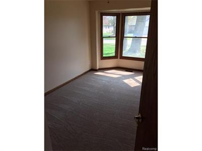 For Sale: 35339 Kensington Sterling Heights, MI 48312