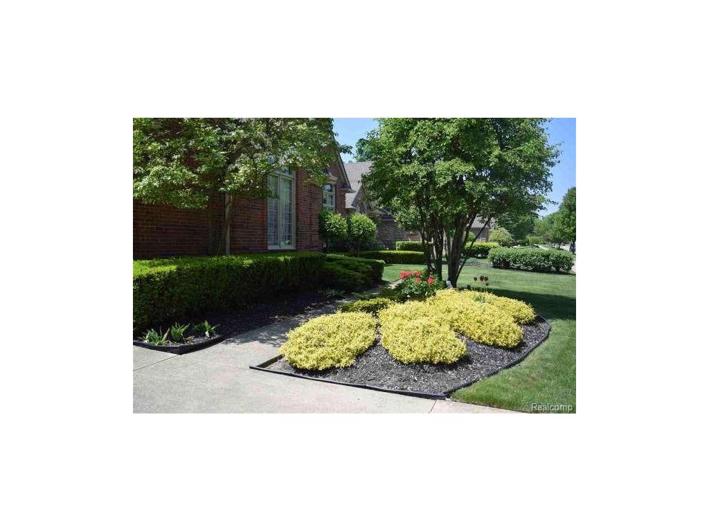 For Sale: 48229 Red Oak Utica, MI 48315