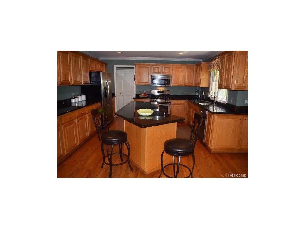 For Sale: 48229 Red Oak Utica, MI 48315