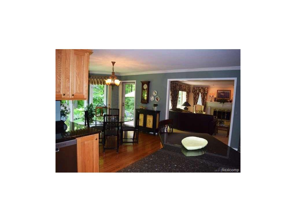 For Sale: 48229 Red Oak Utica, MI 48315