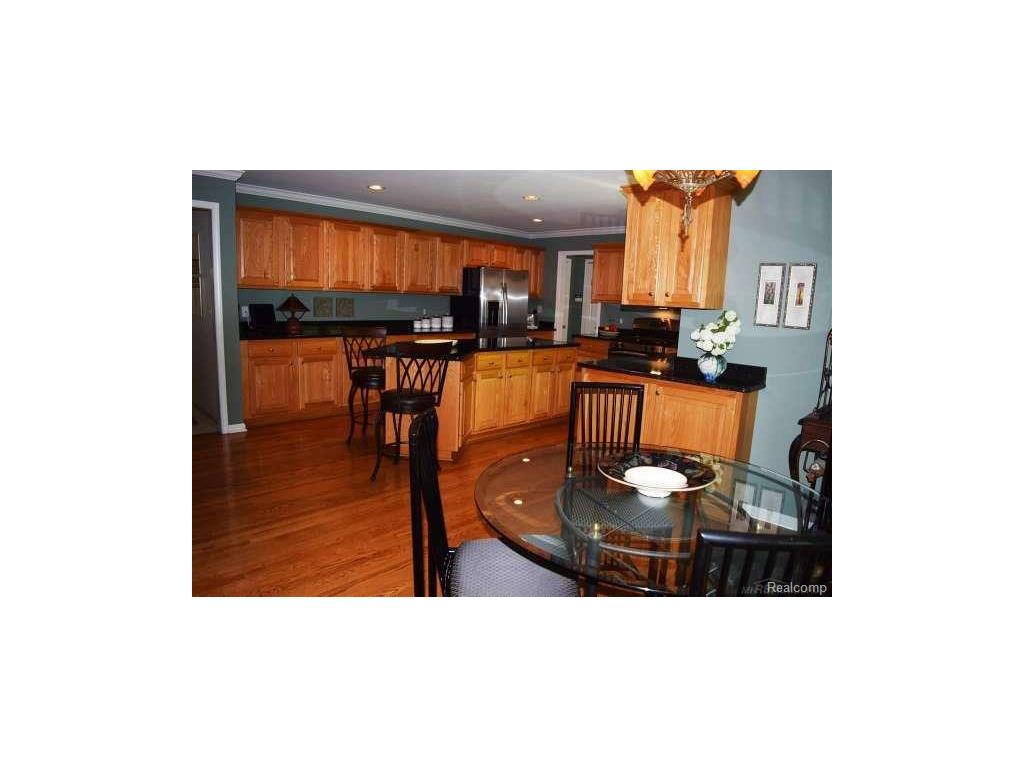 For Sale: 48229 Red Oak Utica, MI 48315