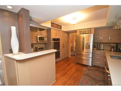 For Sale: 5301 Franklin Rdg West Bloomfield, MI 48322