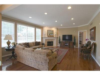 7585 Windgate Cir