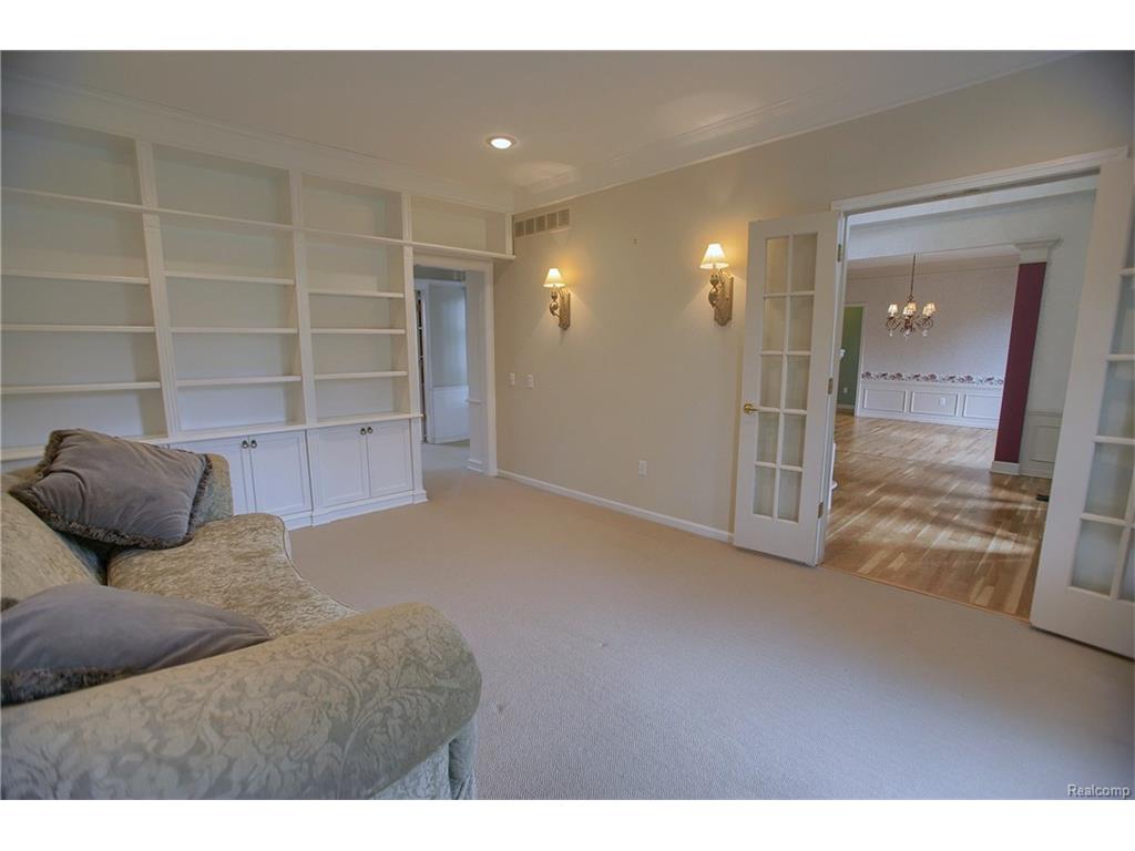 5874 Orchard Woods Dr
