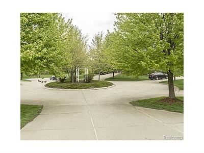 For Sale: 4979 Arbor Crse West Bloomfield, MI 48324