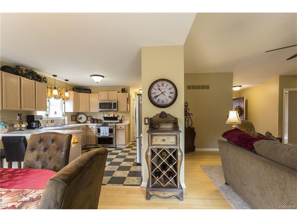 5843 Meadowgreene