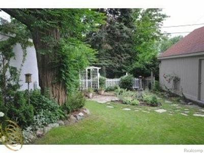 2645 Woodbine Waterford, MI 48328