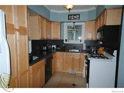 2645 Woodbine Waterford, MI 48328