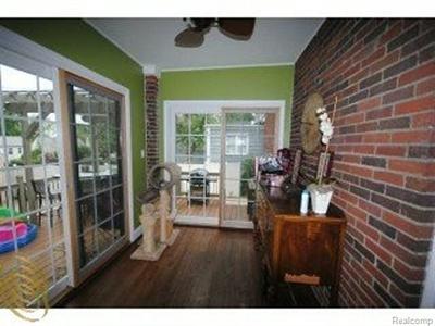 2645 Woodbine Waterford, MI 48328