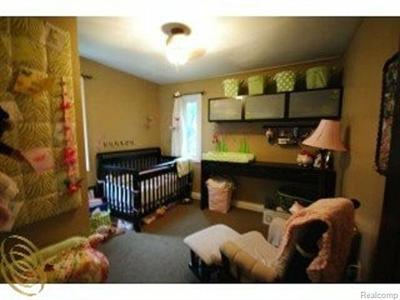 2645 Woodbine Waterford, MI 48328