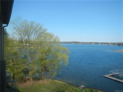 For Sale: 3106 Bay Front Crse Waterford, MI 48328