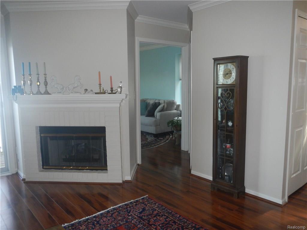 For Sale: 3106 Bay Front Ct Waterford, MI 48328
