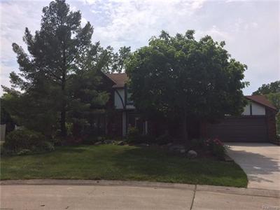 For Sale: 29691 Canterbury Crse Farmington, MI 48331