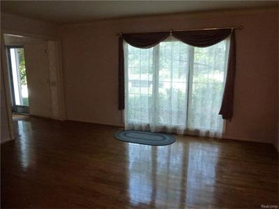 For Sale: 29691 Canterbury Crse Farmington, MI 48331
