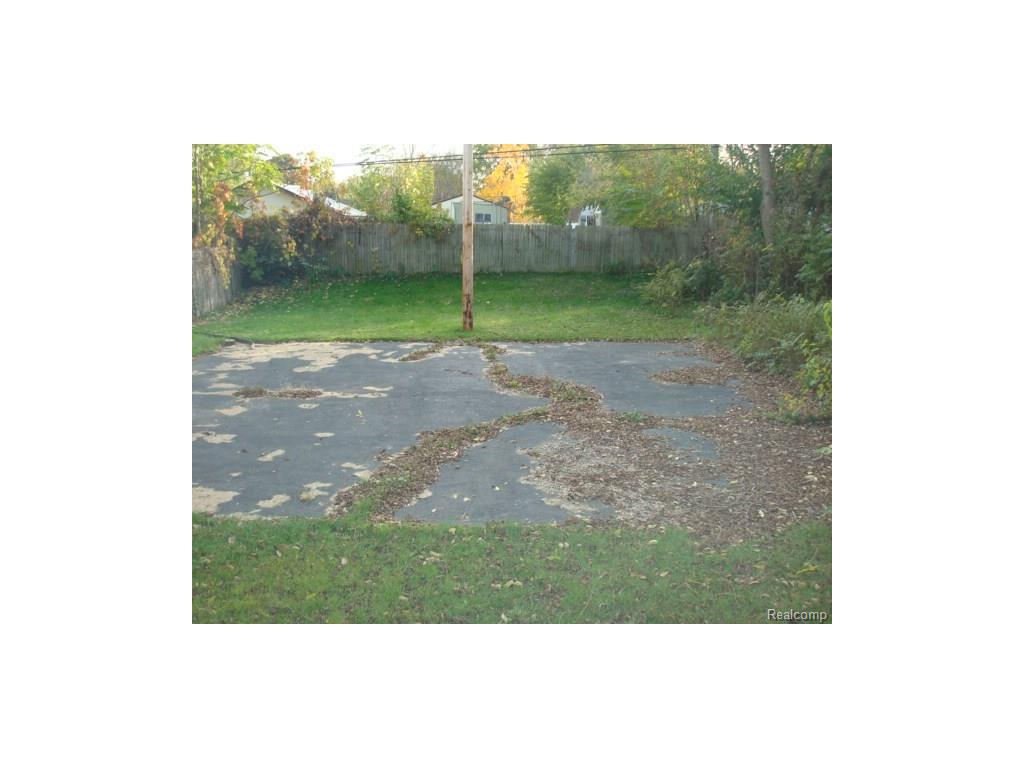 592 Peacock Ave