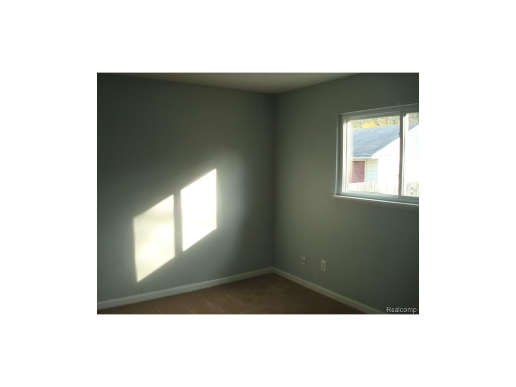 592 Peacock Ave