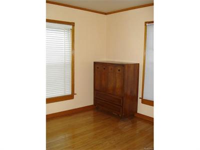 For Sale: 27 Hazel Main Unit #APT 1 Pontiac, MI 48341