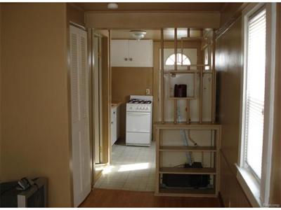 For Sale: 27 Hazel Main Unit #APT 3 Pontiac, MI 48341