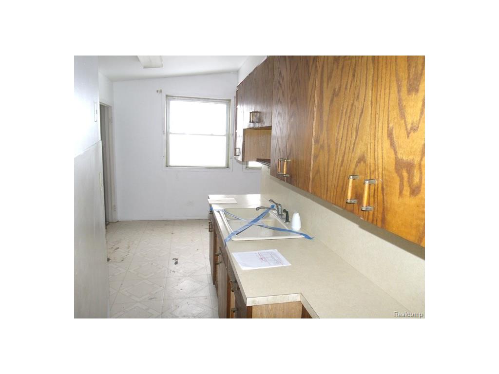 995 N Cass Lake Rd #240
