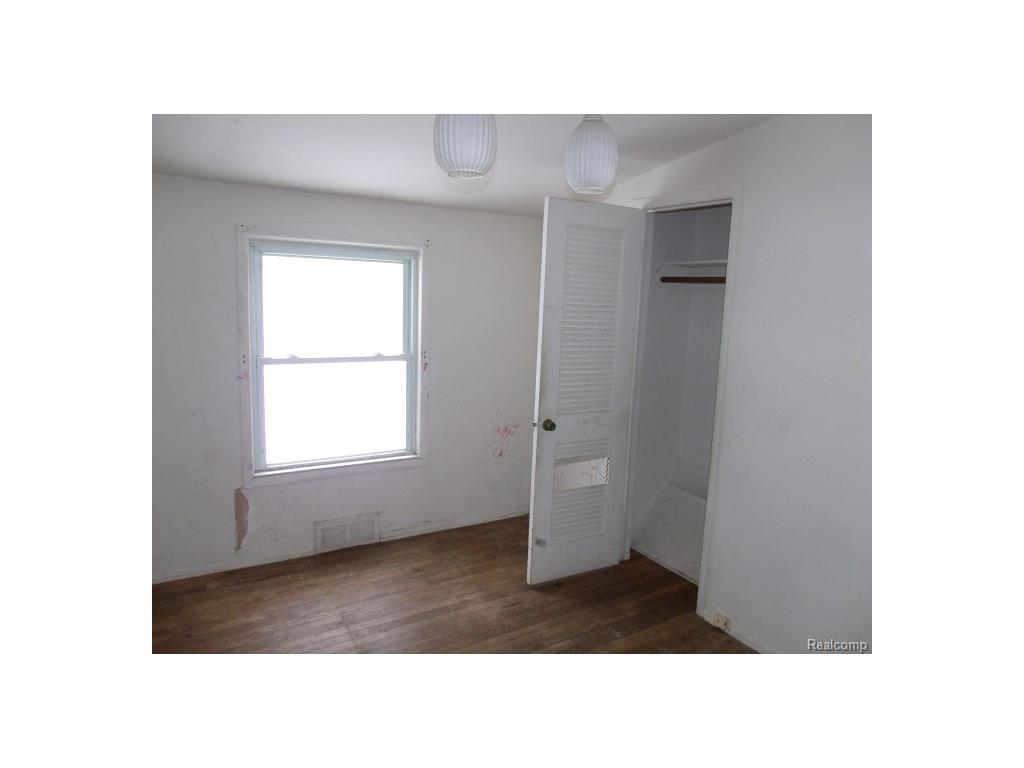995 N Cass Lake Rd #240
