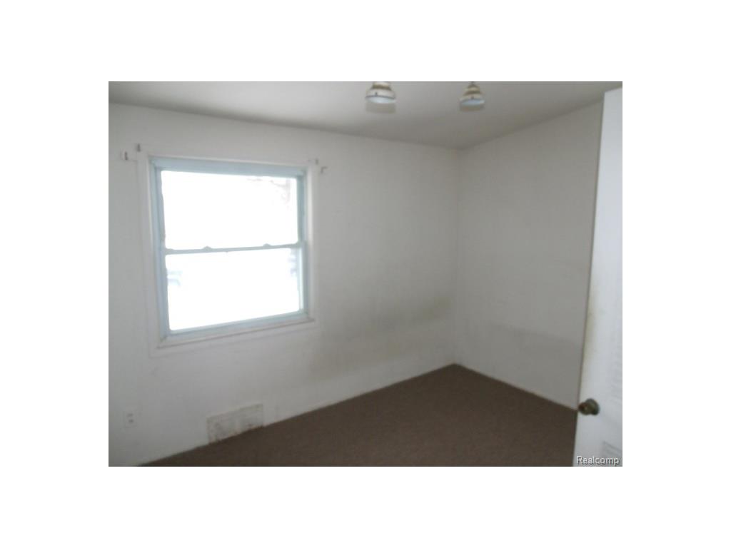 995 N Cass Lake Rd #240