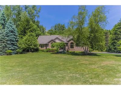 For Sale: 7690 Deerhill Clarkston, MI 48346