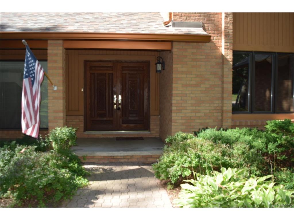 6565 Pine Ridge Cir
