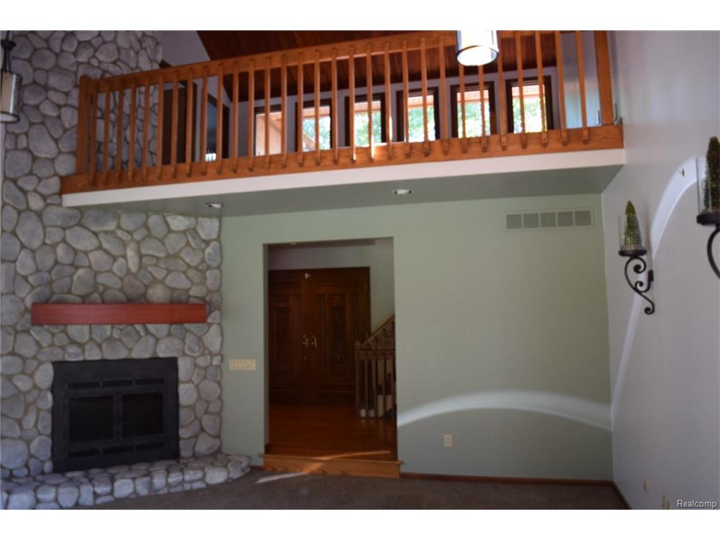 6565 Pine Ridge Cir