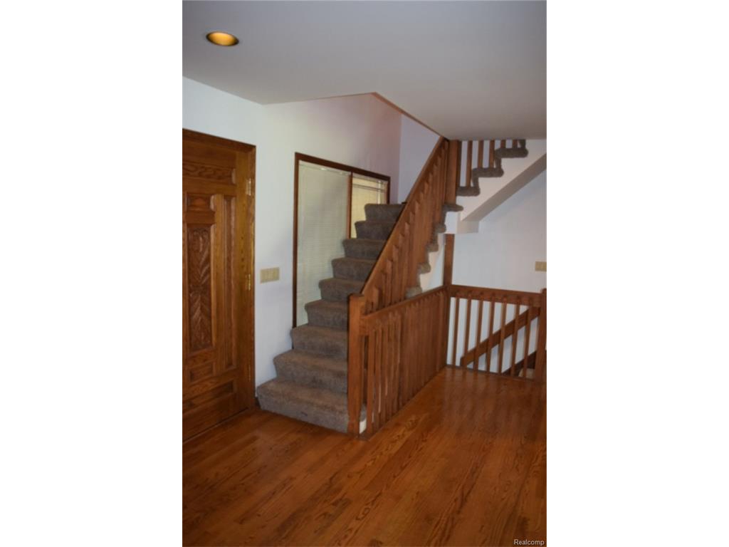 6565 Pine Ridge Cir