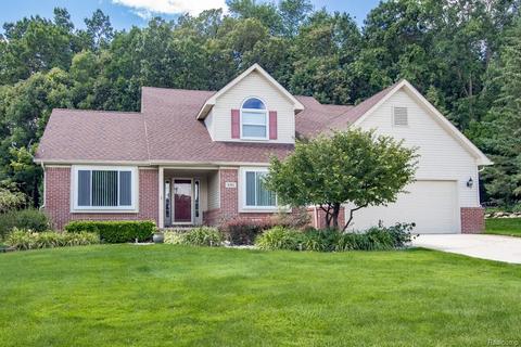 220 Persimmon Ct