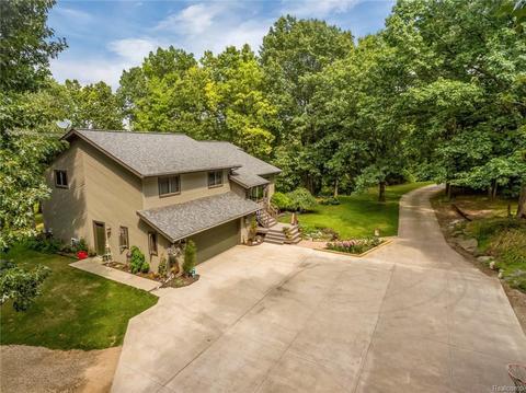 220 Persimmon Ct