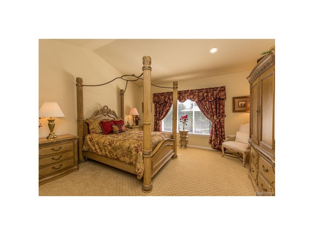 333 Asbury Ct #14