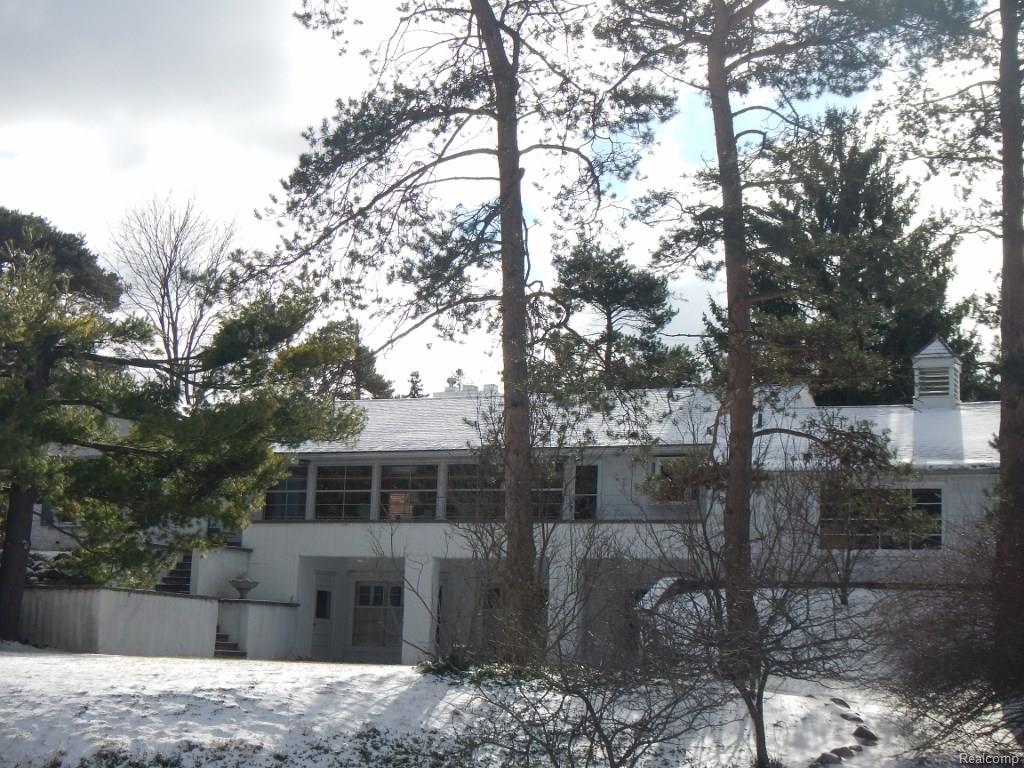 701 Joslyn Rd