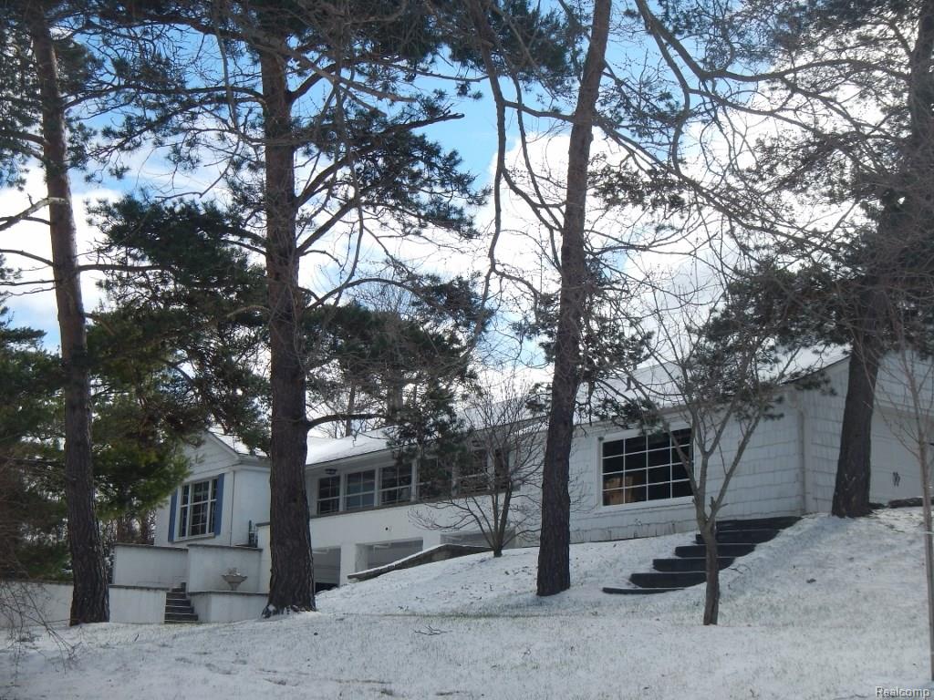 701 Joslyn Rd