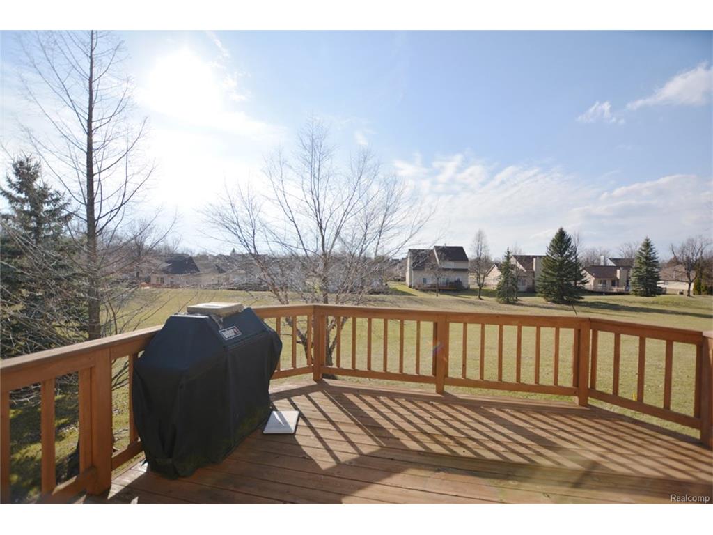 425 W Walled Lake Dr
