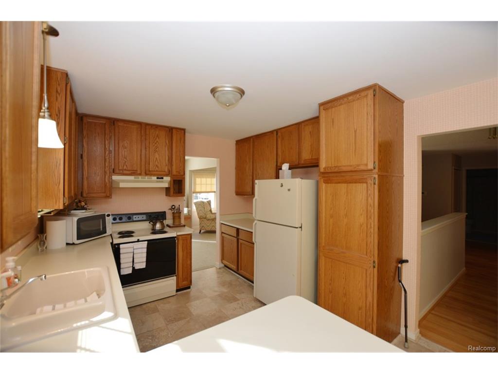 425 W Walled Lake Dr