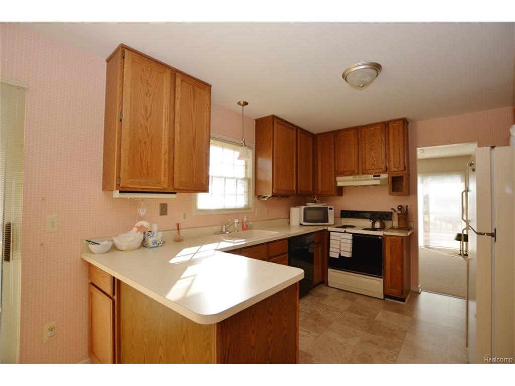 425 W Walled Lake Dr