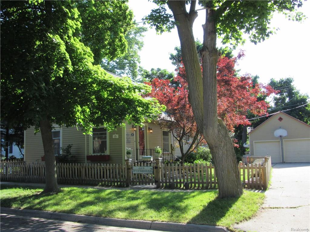 For Sale: 324 East St Milford, MI 48381