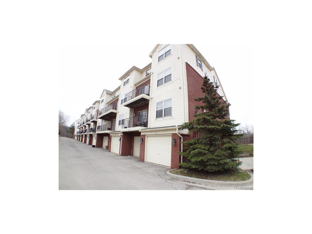 607 Village Ln