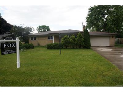 For Sale: 8093 Kenwick White Lake, MI 48386