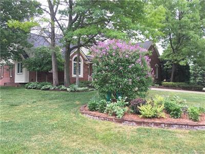 For Sale: 142 Norwich Crse Walled Lake, MI 48390