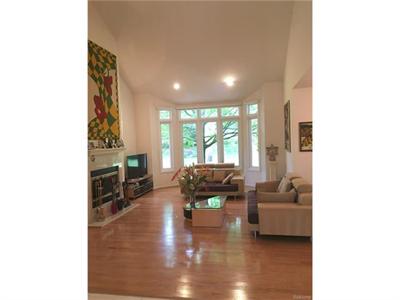 For Sale: 142 Norwich Crse Walled Lake, MI 48390