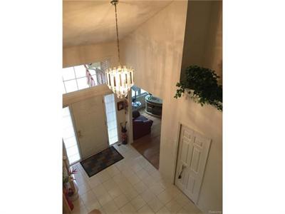 For Sale: 142 Norwich Crse Walled Lake, MI 48390