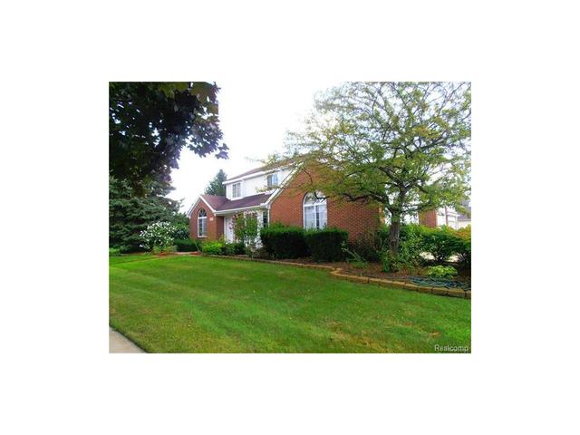 2113 Maplehurst Dr