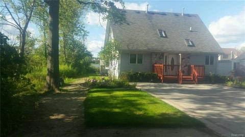 1565 Andover Cir
