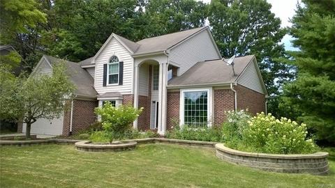 1565 Andover Cir