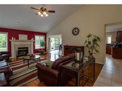 9212 Village Woods Crse, Grand Blanc MI 48439