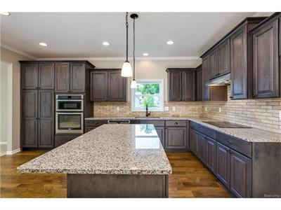 For Sale: 10260 Beacon Crse Grand Blanc, MI 48439