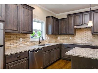 For Sale: 10260 Beacon Crse Grand Blanc, MI 48439