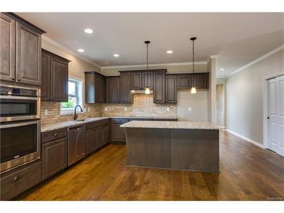 For Sale: 10260 Beacon Crse Grand Blanc, MI 48439